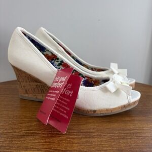 NWT Dexflex Comfort Cork Wedge Fabric Heels Womens 7 White Peep Toe Pumps 2013
